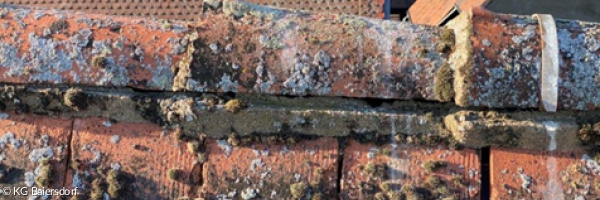 Schadhafte Firstziegel St. Nikolaus