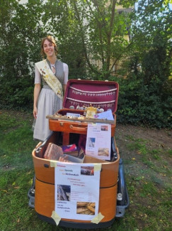 Krenkönigin mit Spendenstand