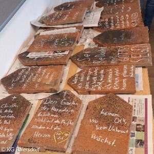 beschriftete Dachziegel