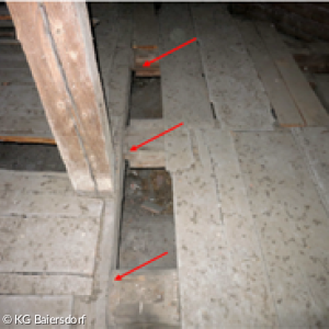 Aufklaffende Zapfverbindungen im Chorwalm aufgrund fehlender Zuganschlüsse